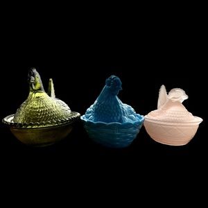 Bundle of Vintage 3 Hen on Nest